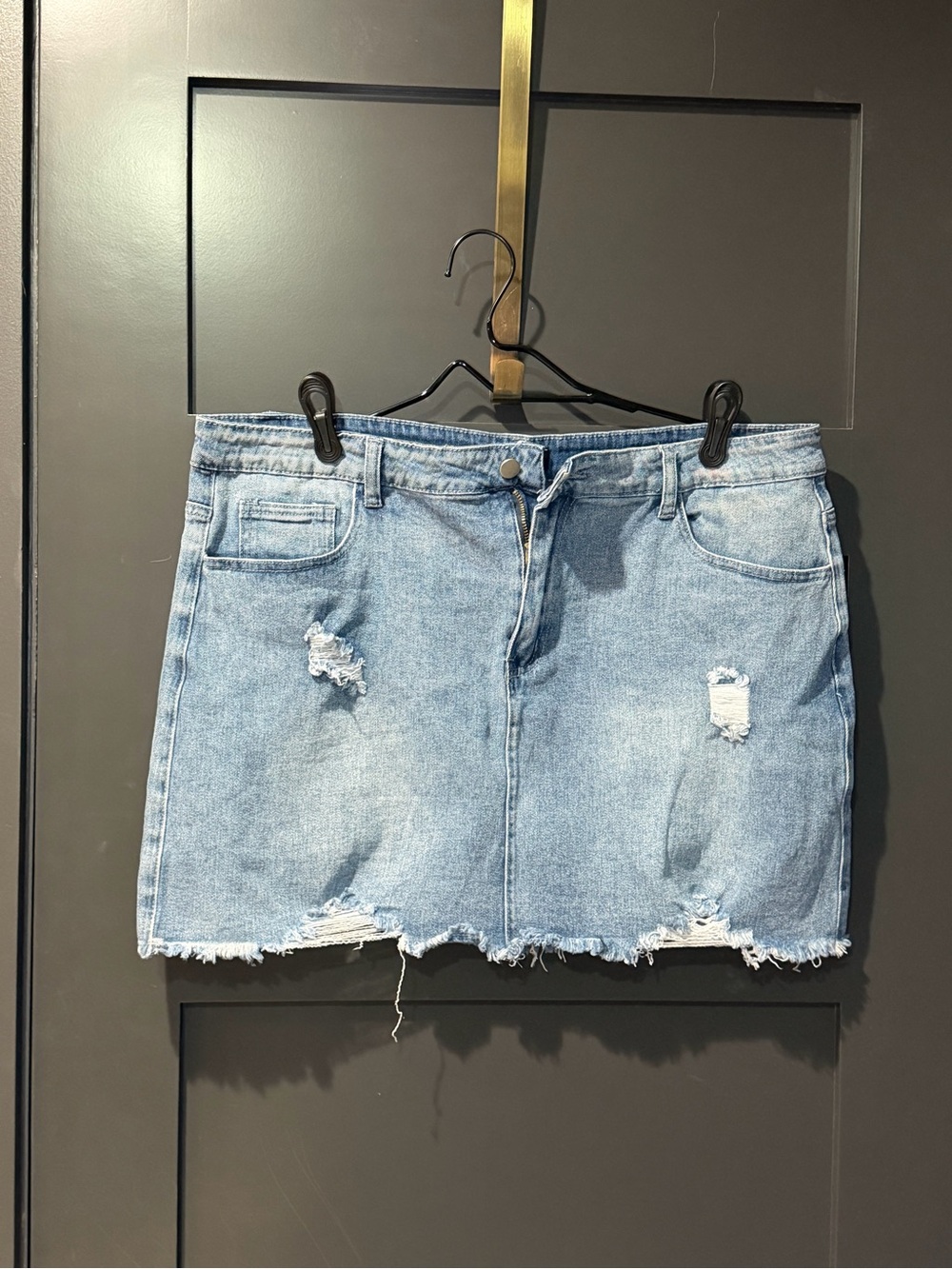 Gobles Women’s Light Wash Distressed Denim Mini Skirt Raw Hem